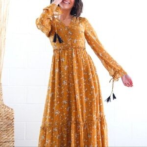 🧡THE LUCA FLORAL MAXI DRESS IN MUSTARD NWT
